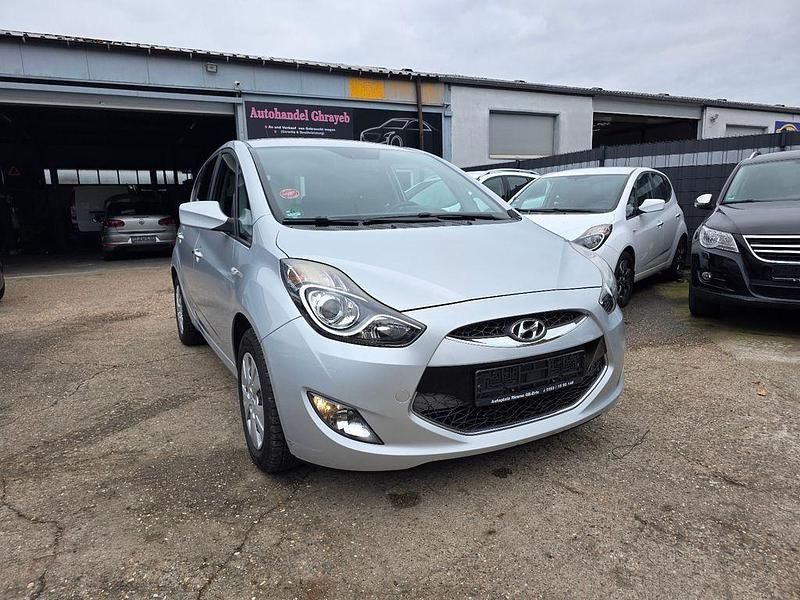 Silber Gebraucht 2011 Hyundai ix20 Comfort Kleinwagen | 3.700 € (Fairer Preis) - Bild 1/4