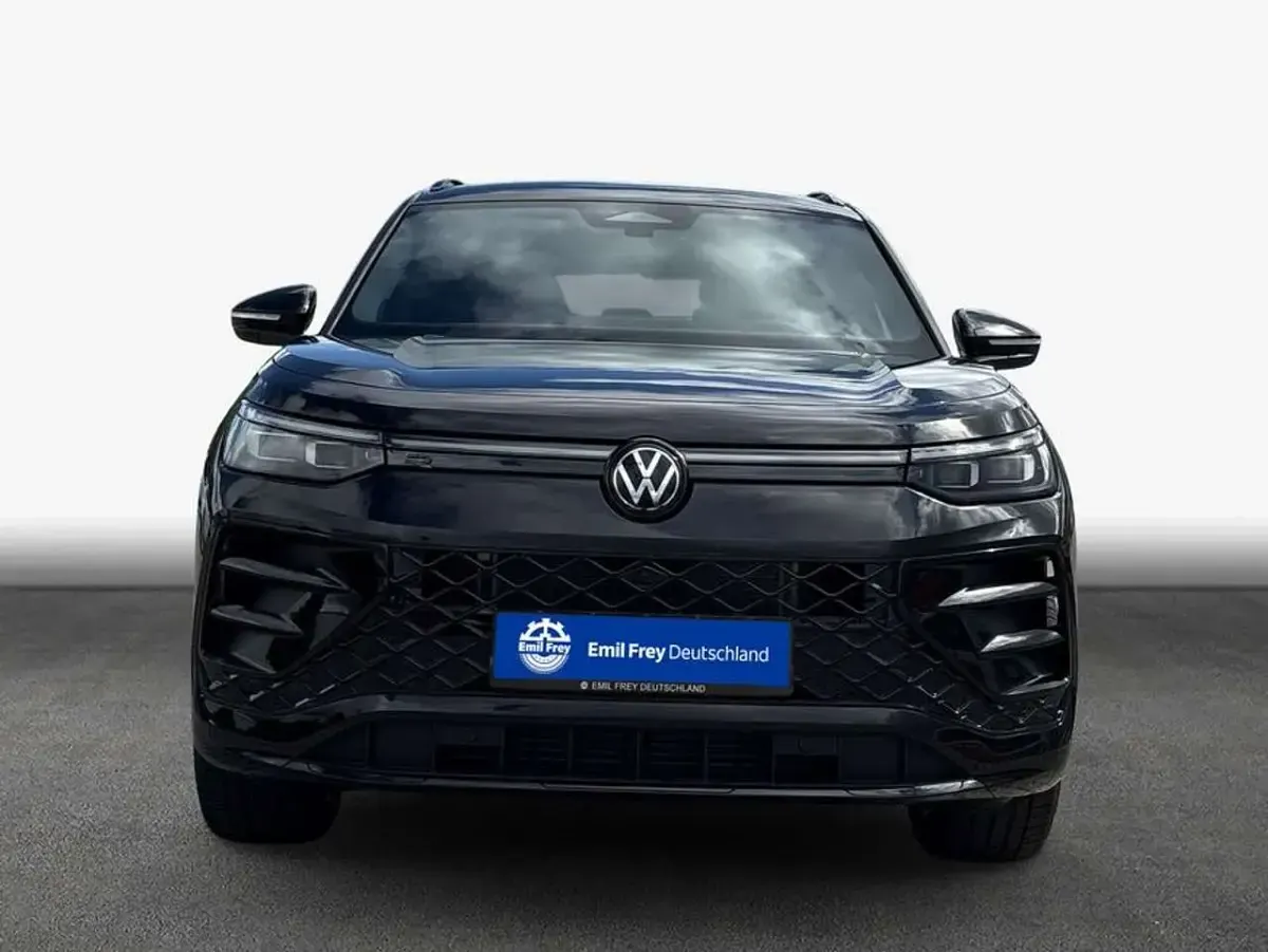 Neu VW Tayron R-line 150 PS (110 kW) 2026 Grenadillschwarz metallic SUV