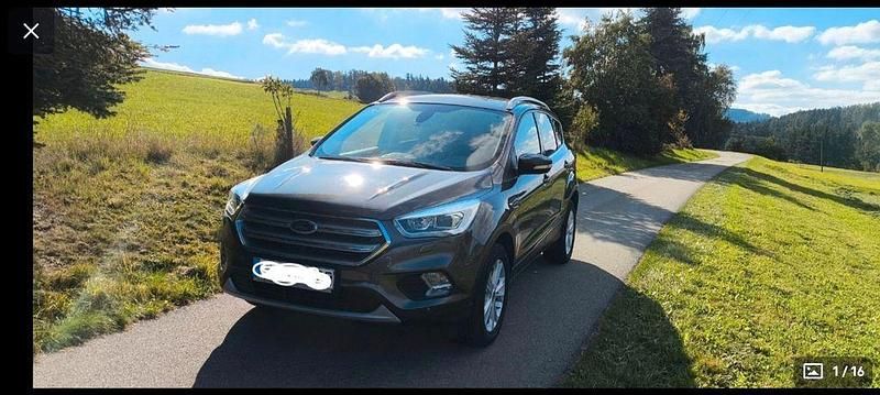 Grau Gebraucht 2018 Ford Kuga Titanium SUV | 12.999 € (Guter Preis) - Bild 1/4