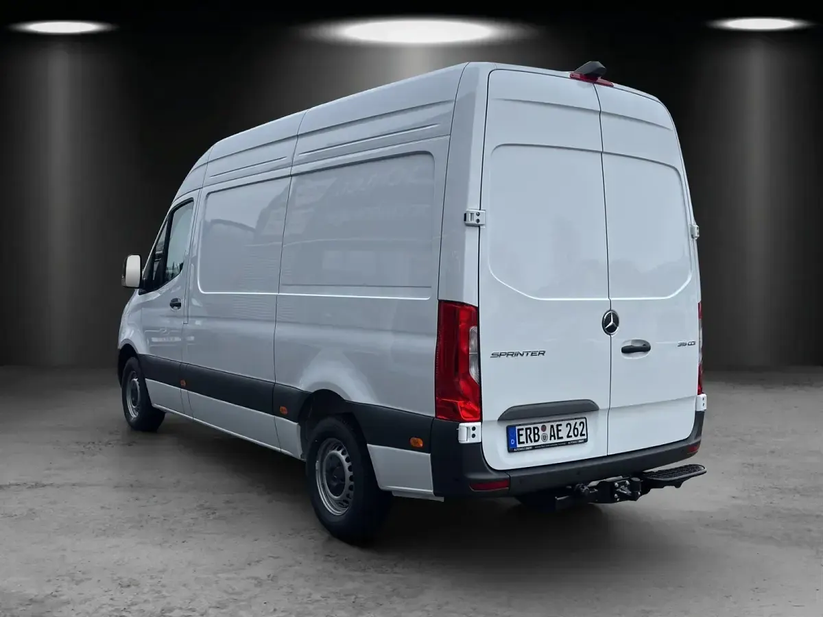 Gebraucht Mercedes Sprinter 150 PS (110 kW) 2026 Arktikweiß Van