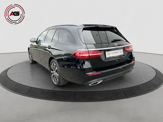 Używany Mercedes E300 306 KM (225 kW) 2021 Czarny Kombi