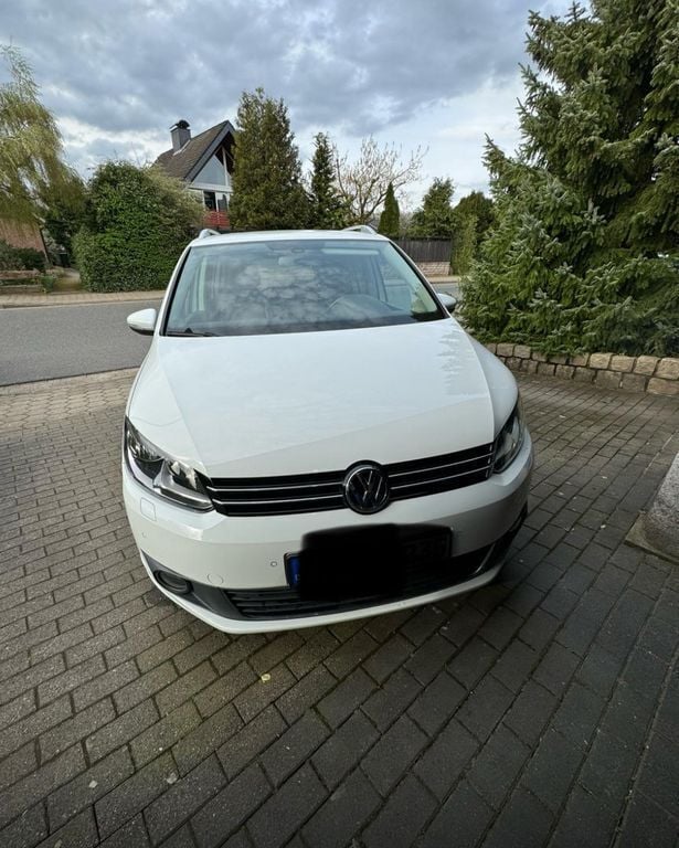 Weiß Gebraucht 2014 VW Touran Life Van / Kleinbus | 8.500 € (Guter Preis) - Bild 1/4