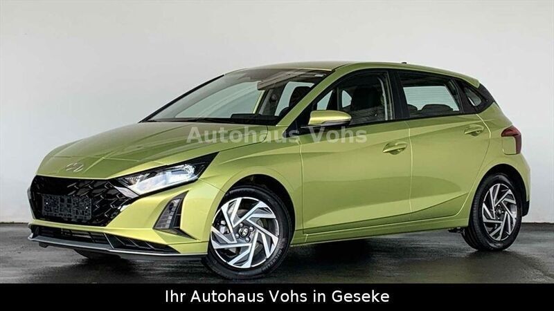 Grün Neu 2024 Hyundai i20 Comfort Limousine | 19.970 € (Superpreis) - Bild 1/3