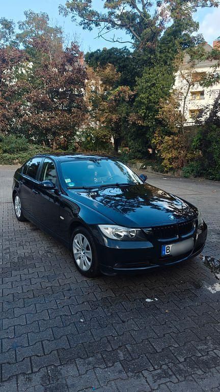 Gebraucht BMW 318 143 PS (105 kW) 2008 Schwarz Limousine