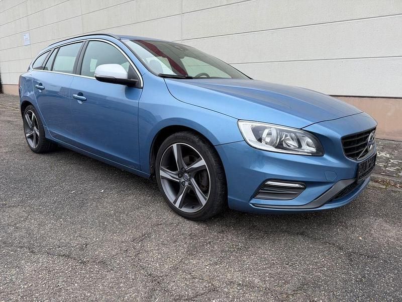 Gebraucht Volvo V60 R-Design 150 PS (110 kW) 2016 Blau Kombi