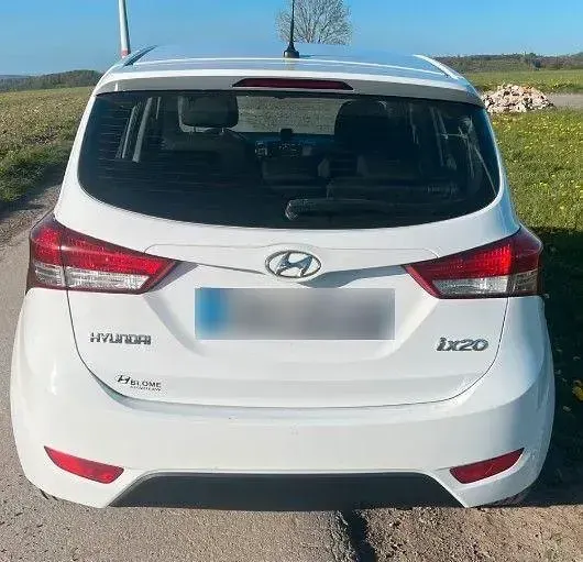 Gebraucht Hyundai ix20 90 PS (66 kW) 2011 Weiß Kleinwagen