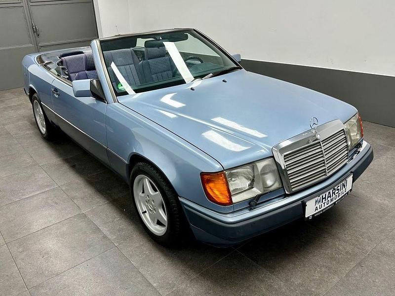 Second-hand Mercedes E320 220 CP (161 kW) 1992 Albastru Cabrio