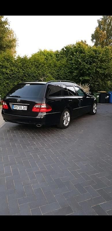 Schwarz Gebraucht 2008 Mercedes E280 Avantgarde Kombi | 5.199 € (Fairer Preis) - Bild 1/4