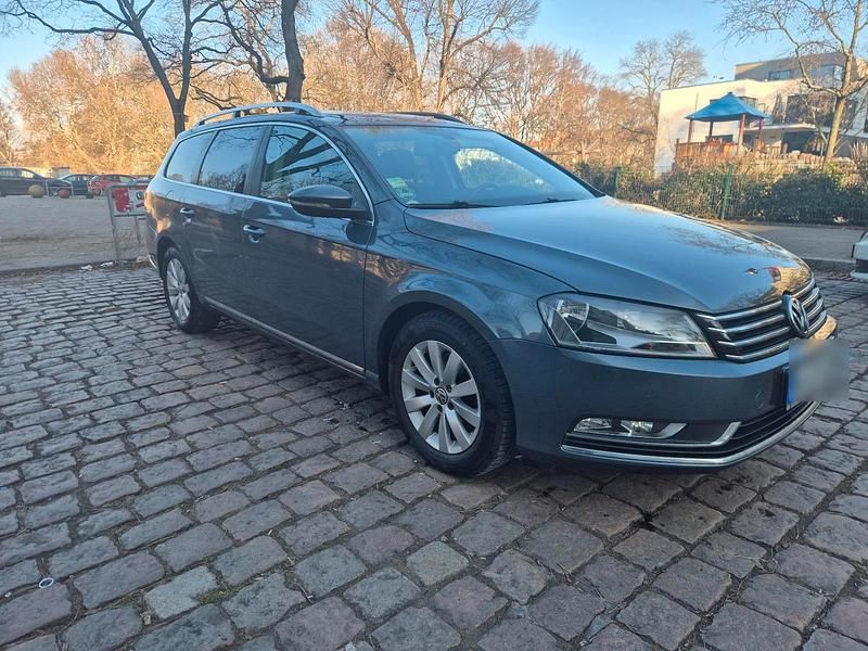 Grau Gebraucht 2011 VW Passat Kombi | 5.350 € (Superpreis) - Bild 1/4
