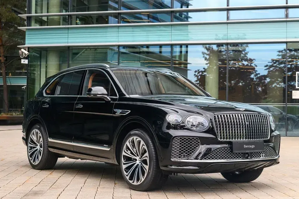 Neu Bentley Bentayga 551 PS (405 kW) 2026 Schwarz SUV