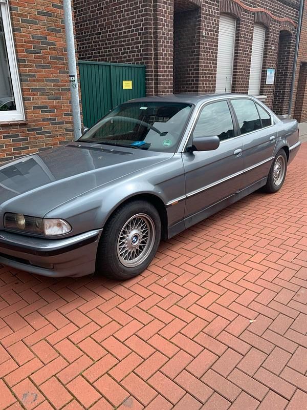 Gebraucht BMW 740 285 PS (209 kW) 1995 Grau Limousine