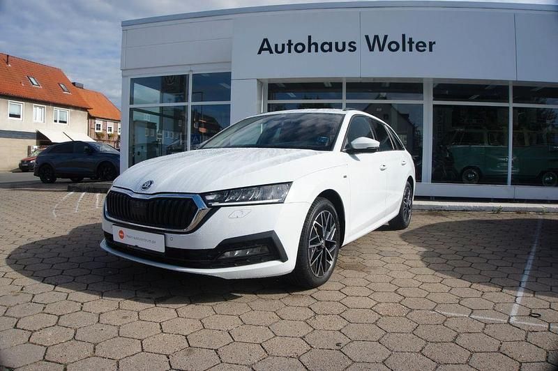 Moonweiß Gebraucht 2022 Skoda Octavia Clever Kombi | 19.870 € (Fairer Preis) - Bild 1/4