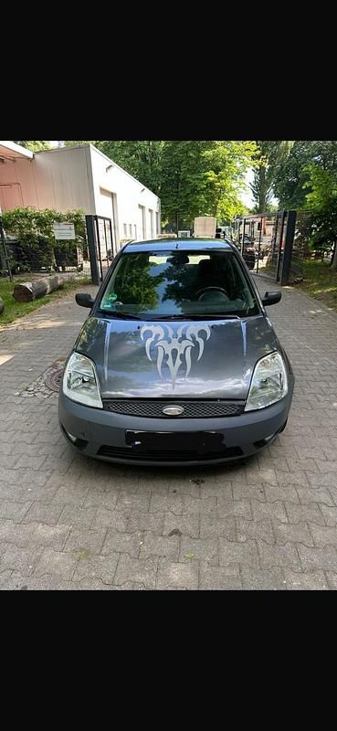 Blau Gebraucht 2004 Ford Fiesta Kleinwagen | 1.899 € (Etwas zu teuer) - Bild 1/4
