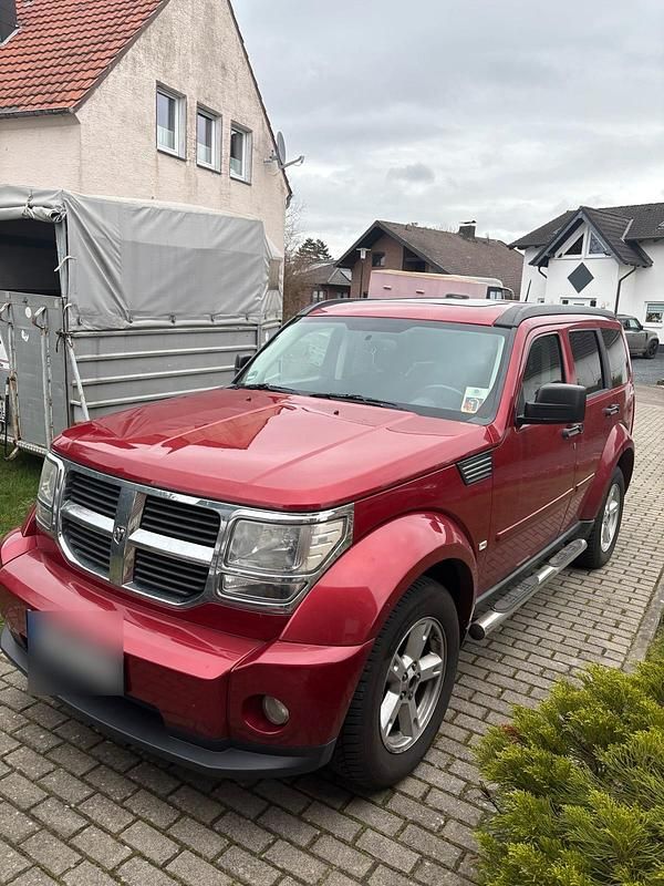 Gebraucht Dodge Nitro 177 PS (130 kW) 2010 Rot SUV