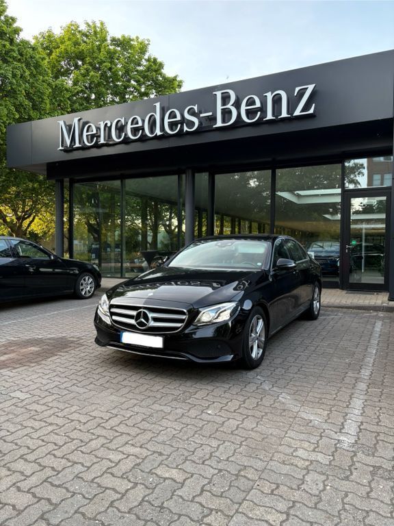 Schwarz Gebraucht 2016 Mercedes E220 Avantgarde Limousine | 26.999 € (Guter Preis) - Bild 1/4