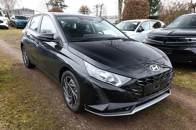 Neu Hyundai i20 Select 90 PS (66 kW) 2026 Schwarz metallic Kleinwagen