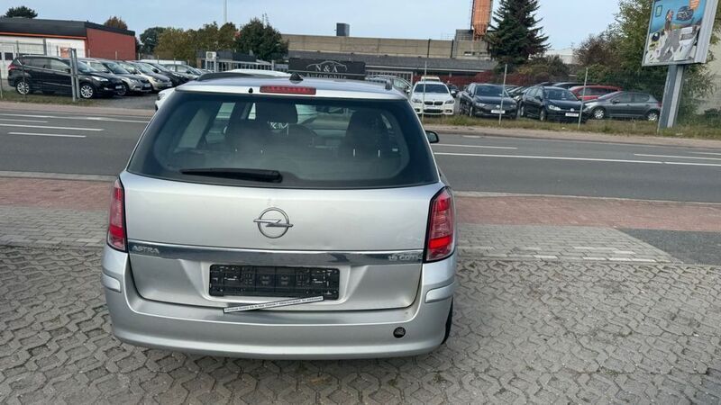 Gebraucht Opel Astra Edition 101 PS (74 kW) 2009 Silber Kombi