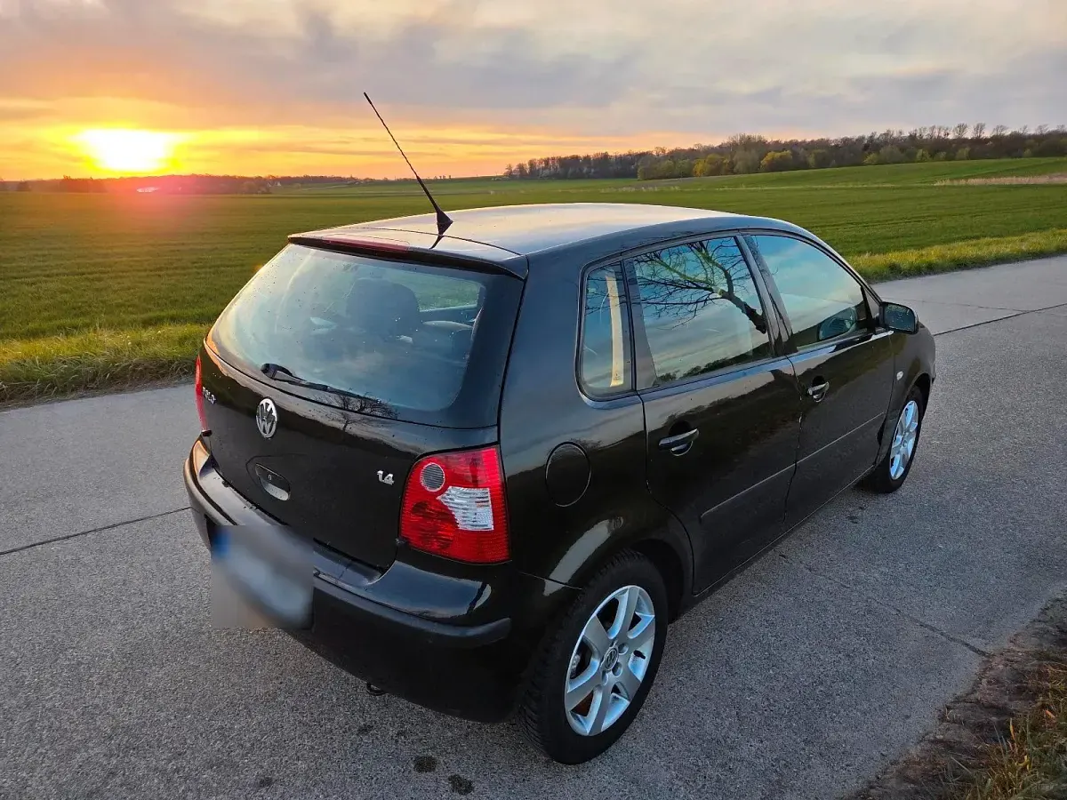 Gebraucht VW Polo 75 PS (55 kW) 2002 Schwarz Kleinwagen