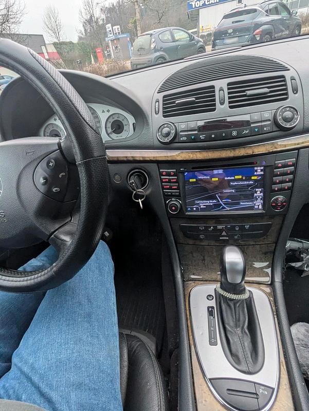 Gebraucht Mercedes E240 177 PS (130 kW) 2005 Silber Kombi