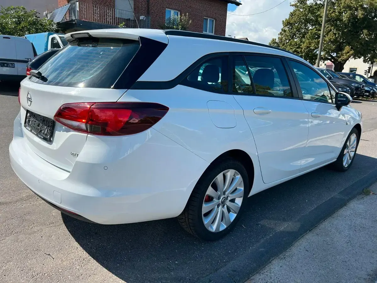 Używany Opel Astra 110 KM (80 kW) 2018 Biały Kombi