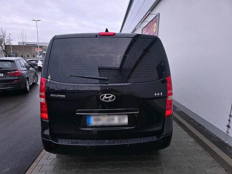 Używany Hyundai H-1 170 KM (125 kW) 2016 Czarny Minivan