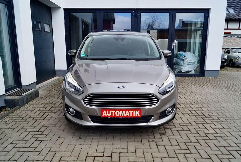 Gebraucht Ford S-MAX Titanium 179 PS (131 kW) 2015 Grau Van / Kleinbus