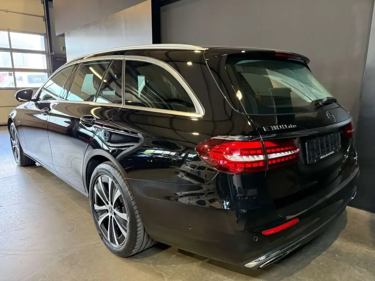 Używany Mercedes E300 194 KM (142 kW) 2021 Czarny Kombi
