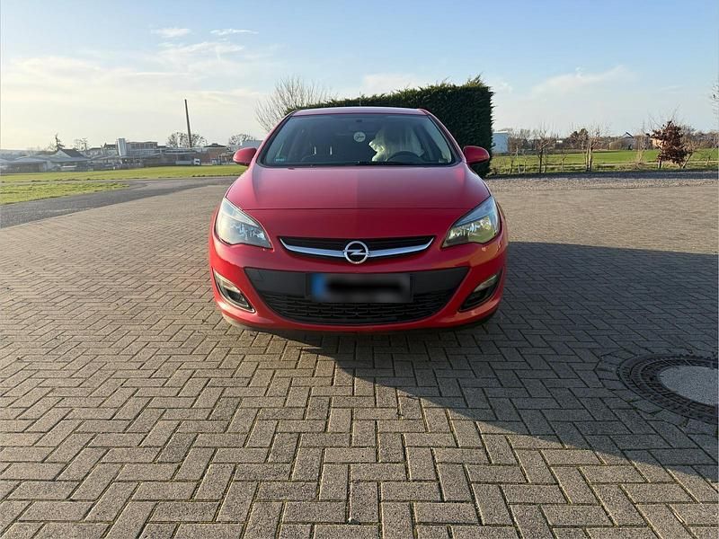 Gebraucht Opel Astra 87 PS (63 kW) 2012 Rot Kleinwagen