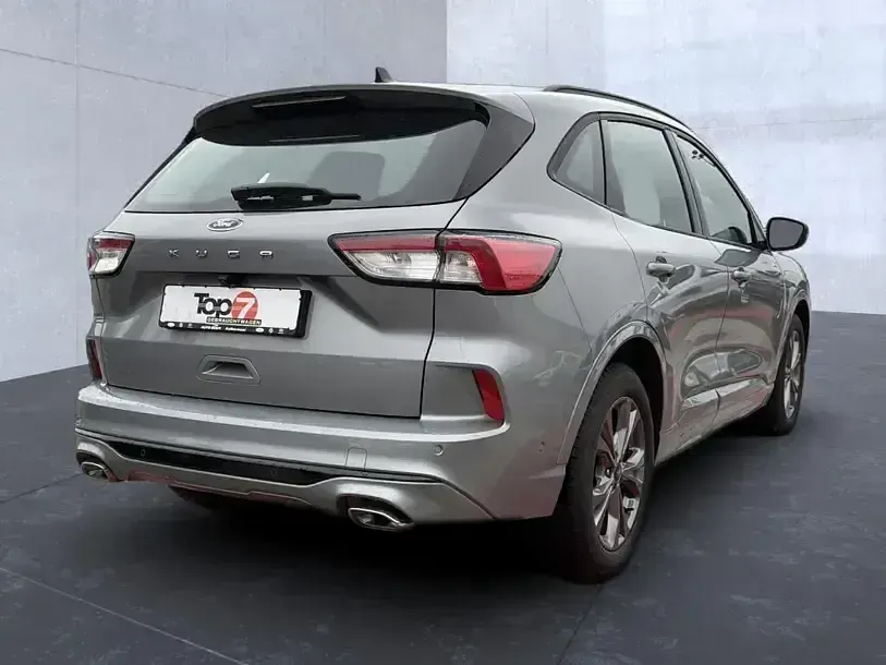Gebraucht Ford Kuga ST-Line 120 PS (88 kW) 2023 Solar silver (metallic) SUV