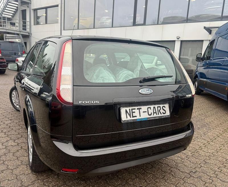 Gebraucht Ford Focus 90 PS (66 kW) 2011 Schwarz Limousine