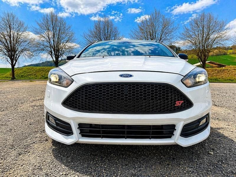 Usata Ford Focus ST 250 CV (183 kW) 2015 Bianco Station wagon