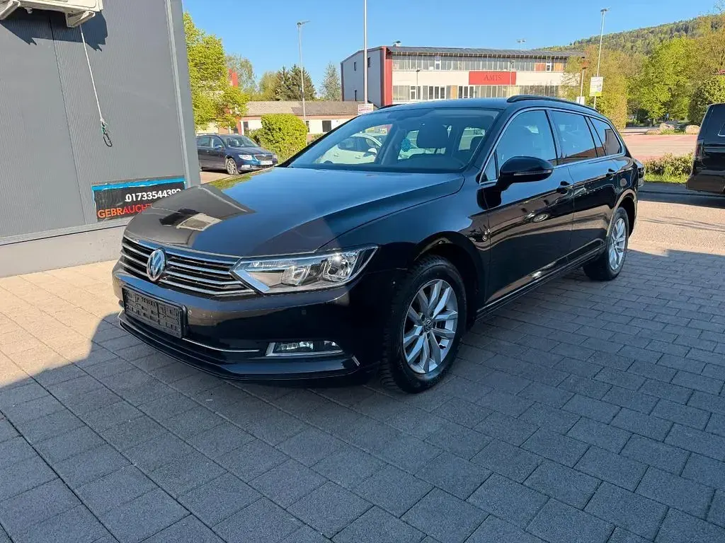 Second-hand VW Passat Comfortline 150 CP (110 kW) 2017 Negru Break