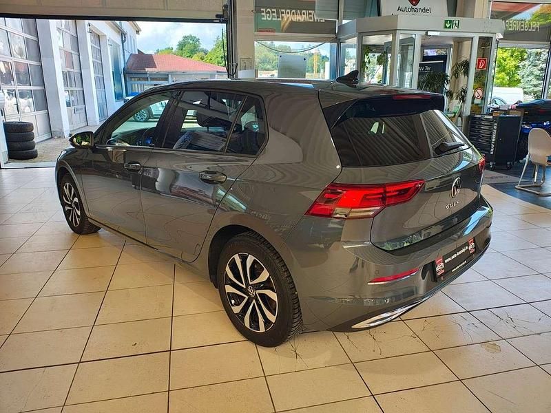 Gebraucht VW Golf Active 150 PS (110 kW) 2022 Delfingrau metallic Coupé