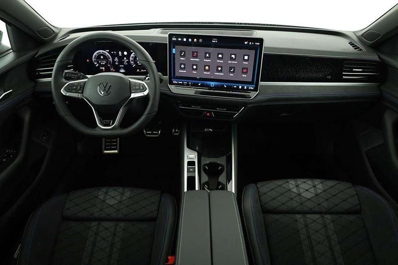 Neu VW Passat R-line 193 PS (141 kW) 2026 Grenadill schwarz met... Kombi