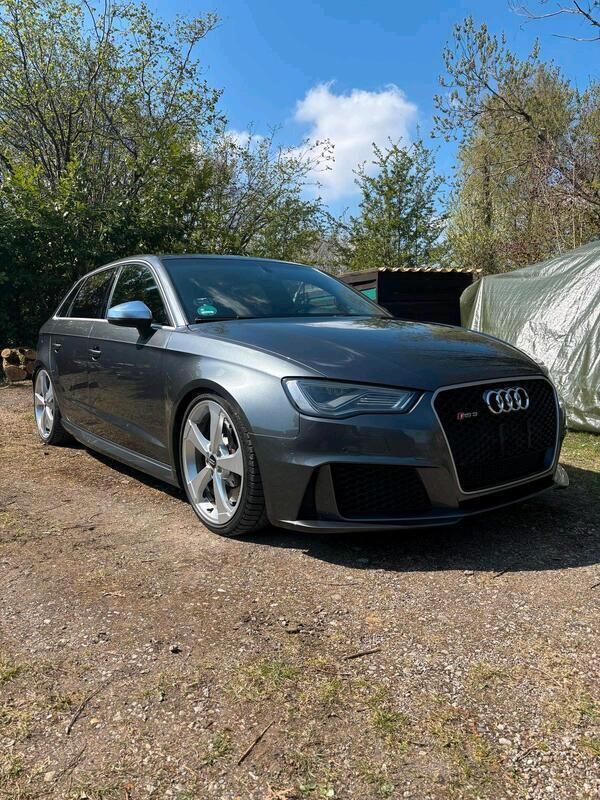 Grau Gebraucht 2015 Audi RS3 Kleinwagen | 31.500 € - Bild 1/4