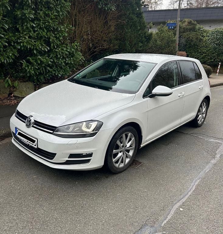 Gebraucht VW Golf VII Highline 122 PS (89 kW) 2013 Weiß Limousine