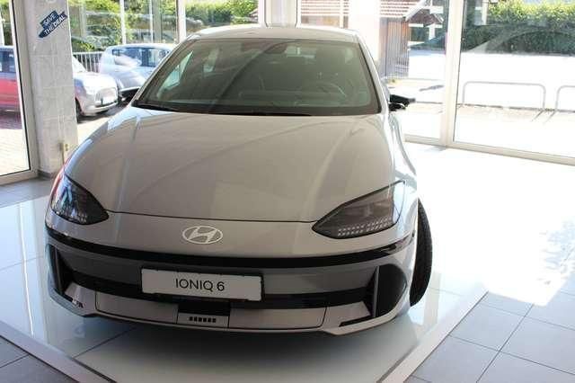Silber Gebraucht 2023 Hyundai Ioniq 6 Limousine | 42.890 € (Fairer Preis) - Bild 1/4