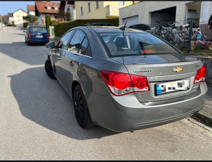 Second-hand Chevrolet Cruze 140 CP (102 kW) 2011 Gri Berlinǎ