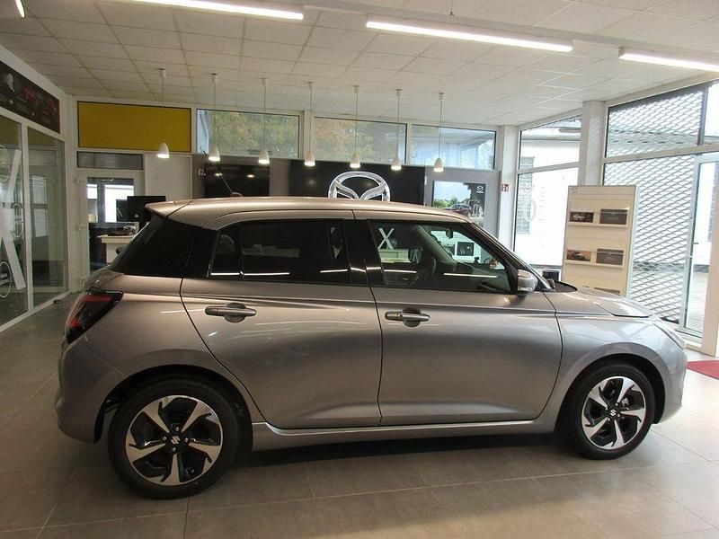 Neu Suzuki Swift 83 PS (61 kW) 2025 Silber Limousine