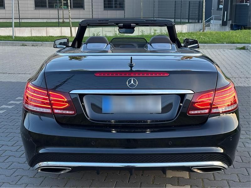 Gebraucht Mercedes E250 AMG line 211 PS (155 kW) 2013 Schwarz Cabrio