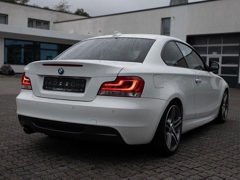 Weiß Gebraucht 2012 BMW 123 M Sport Kleinwagen | 8.800 € (Teuer) - Bild 1/4