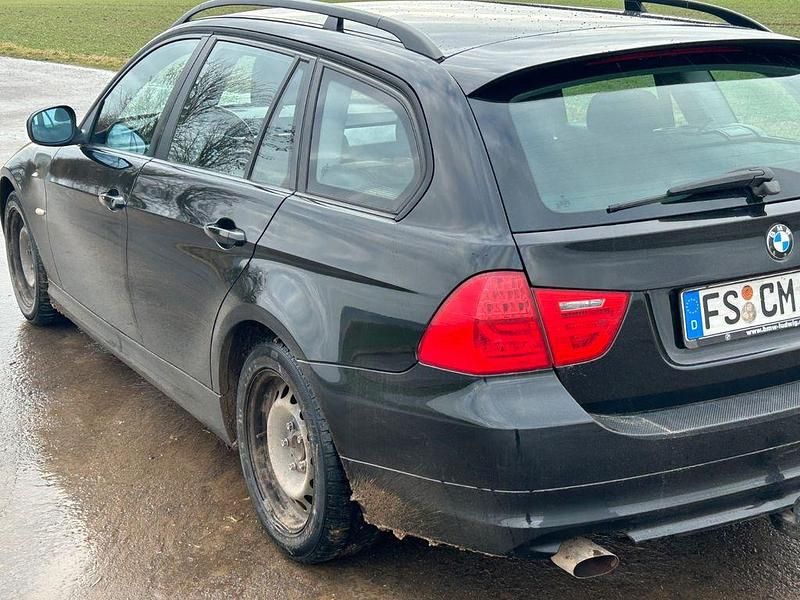 Gebraucht BMW 318 143 PS (105 kW) 2009 Schwarz Kombi