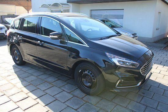 Gebraucht Ford S-MAX Titanium 150 PS (110 kW) 2022 Schwarz Van / Kleinbus
