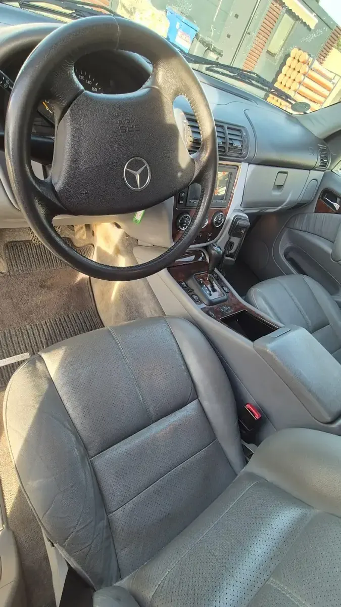 Gebraucht Mercedes ML320 218 PS (160 kW) 2002 Silber SUV