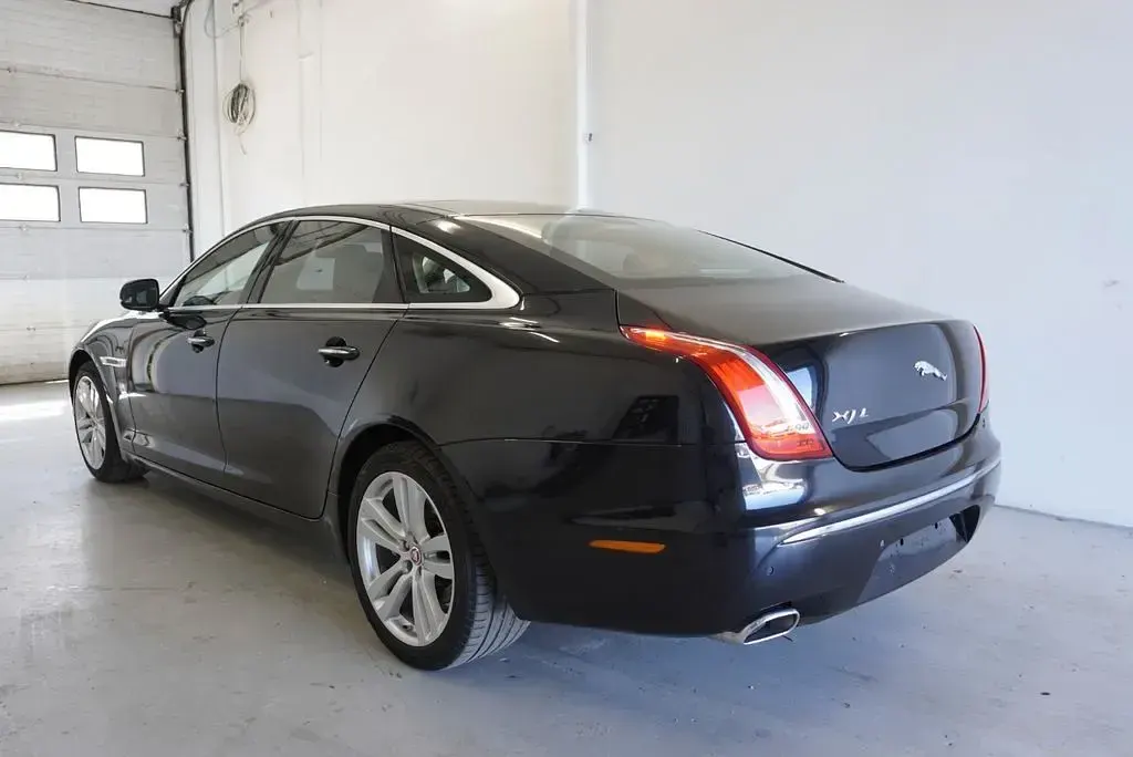 Gebraucht Jaguar XJ Premium Luxury 385 PS (283 kW) 2010 Schwarz Limousine