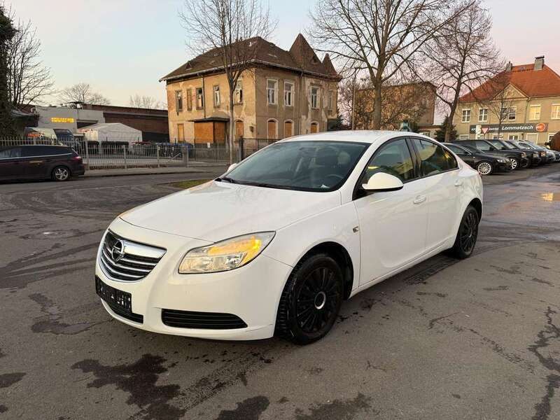 Weiß Gebraucht 2009 Opel Insignia Edition Limousine | 3.700 € (Guter Preis) - Bild 1/4