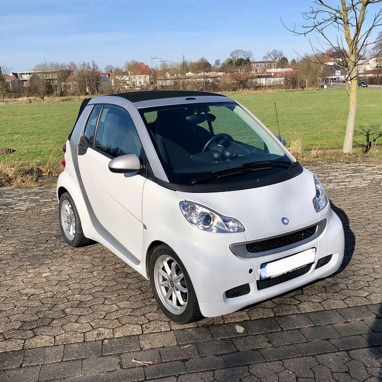 Weiß Gebraucht 2010 Smart ForTwo Cabrio Passion Cabrio | 6.450 € (Etwas zu teuer) - Bild 1/4