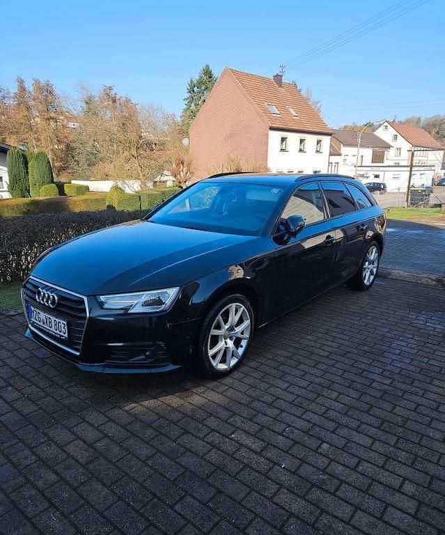 Gebraucht Audi A4 Comfort 150 PS (110 kW) 2016 Schwarz Kombi