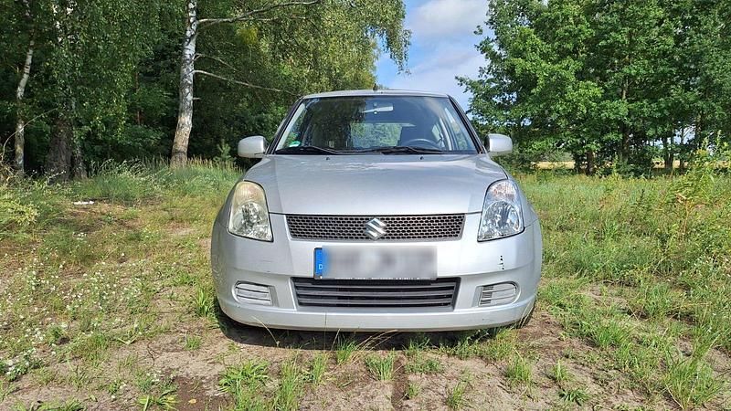 Silber Gebraucht 2005 Suzuki Swift Comfort Kleinwagen | 1.490 € (Guter Preis) - Bild 1/4