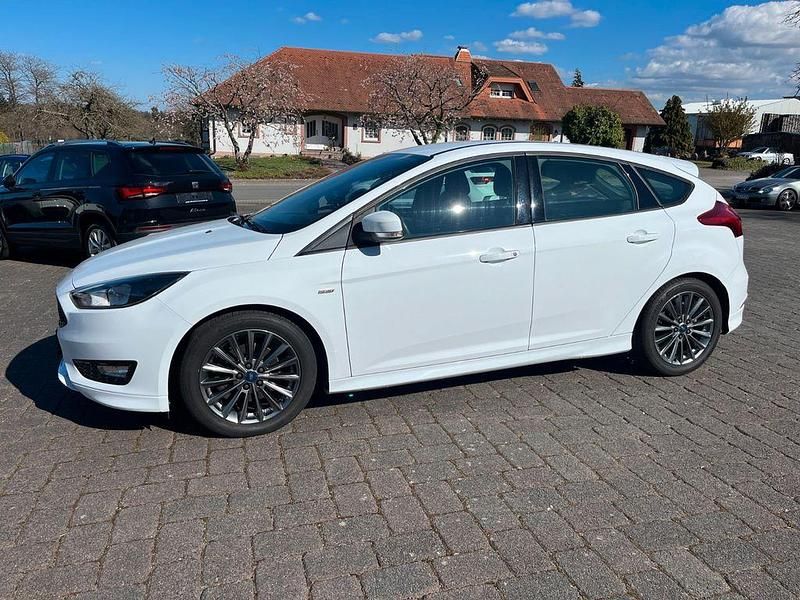 Gebraucht Ford Focus ST-Line 150 PS (110 kW) 2016 Weiß Limousine
